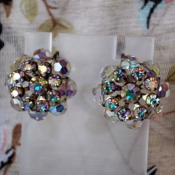 Aurora Borealis Round Vintage Crystal Unsigned Clip Earrings EUC - Picture 4 of 14